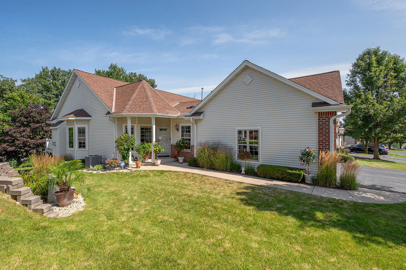 Property Photo:  838 Timber Ridge Dr  WI 53189 