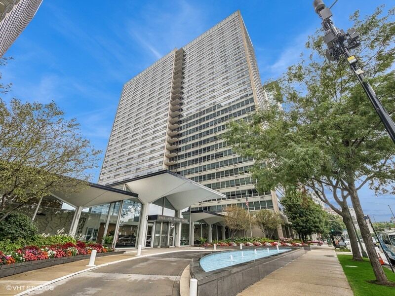 Property Photo: 3550 N Lake Shore Drive 525 IL 60657