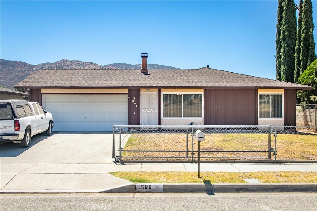 Property Photo:  580 W Barbour Street  CA 92220 