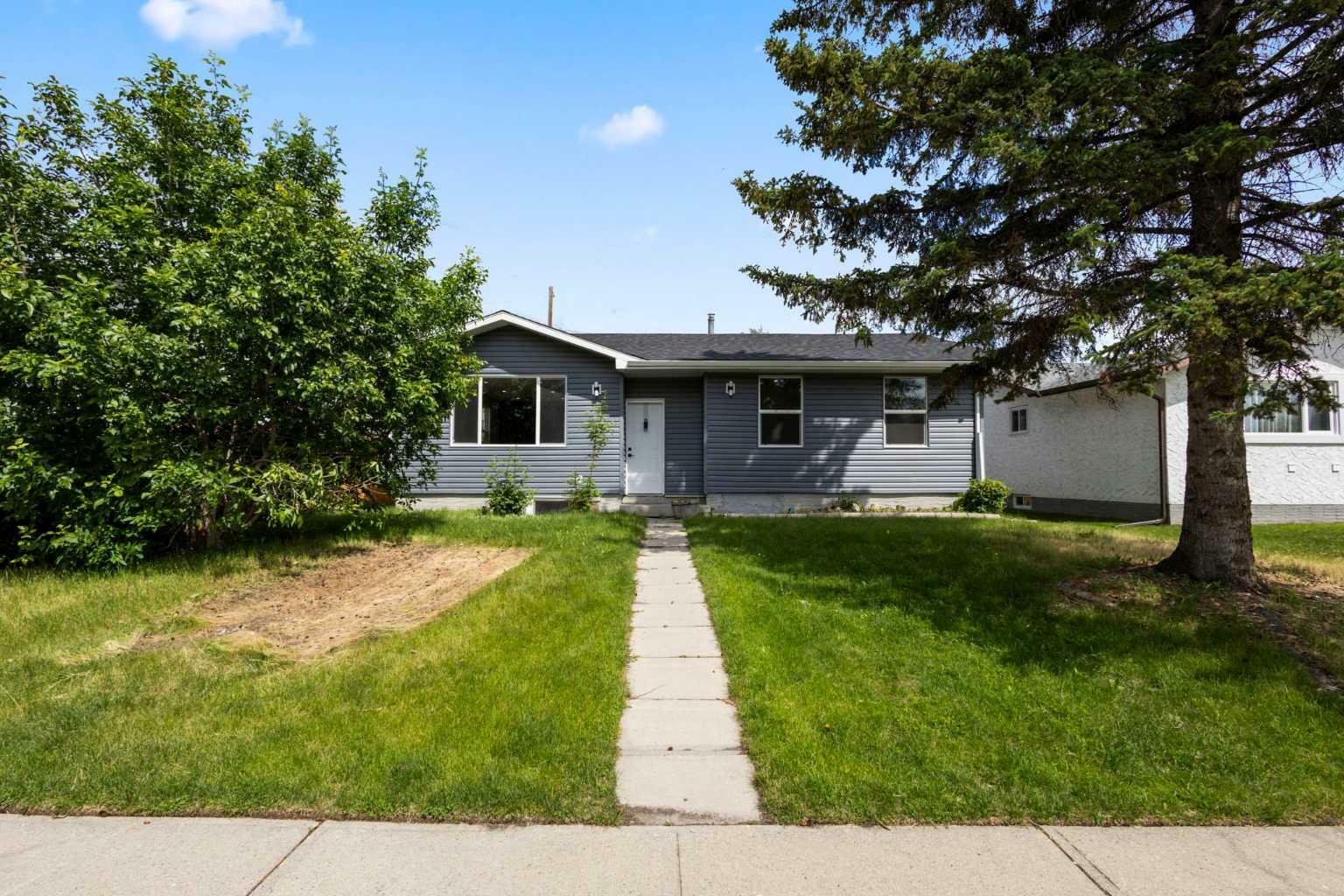 Property Photo:  252 Queensland Drive SE  AB T2J 3R8 