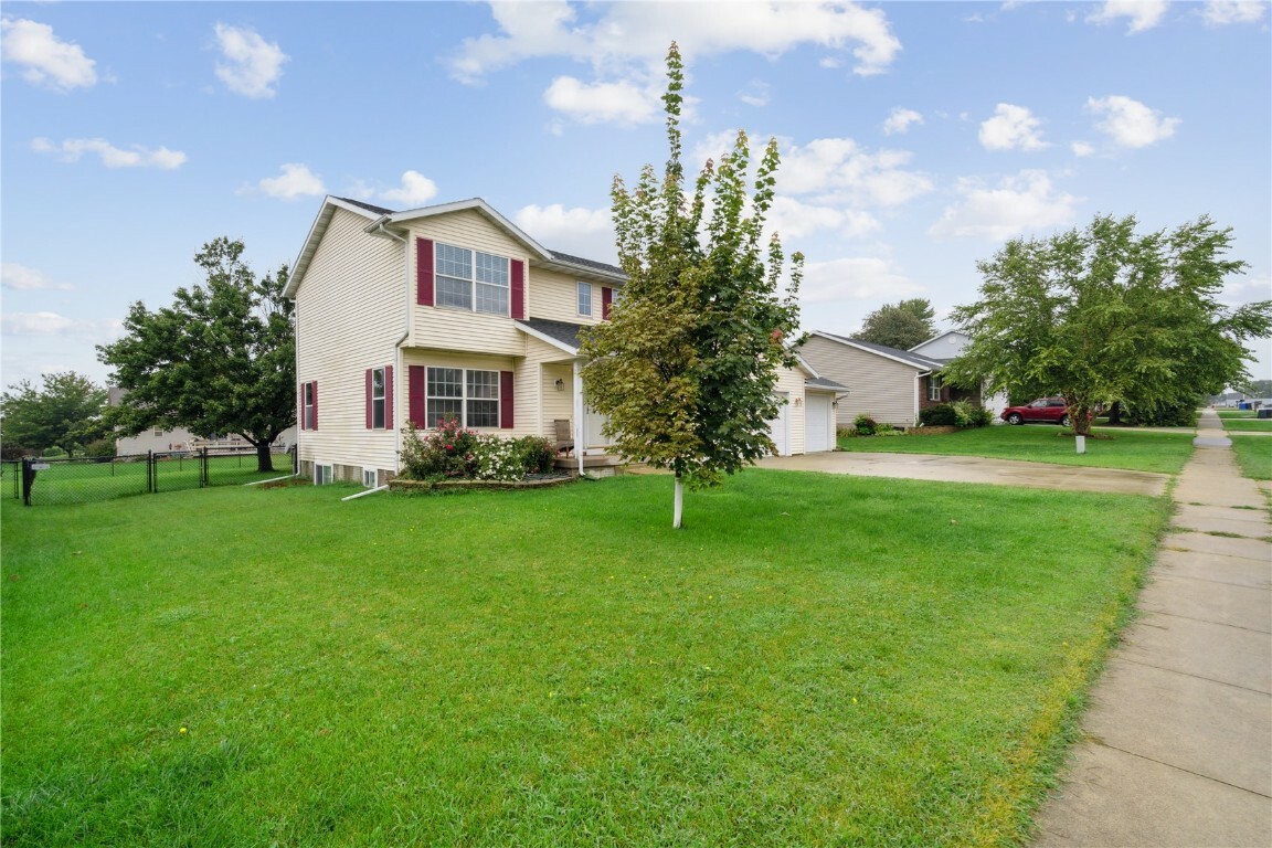 Property Photo:  717 Nodaway Drive  IA 52213 