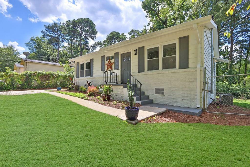 Property Photo:  732 Ford Place  GA 30079 