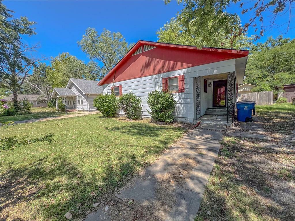 Property Photo:  912 W 4th Street  KS 67337 