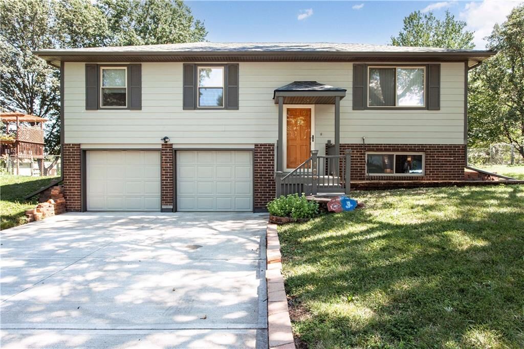 Property Photo:  403 SE Jackson Street  MO 64063 