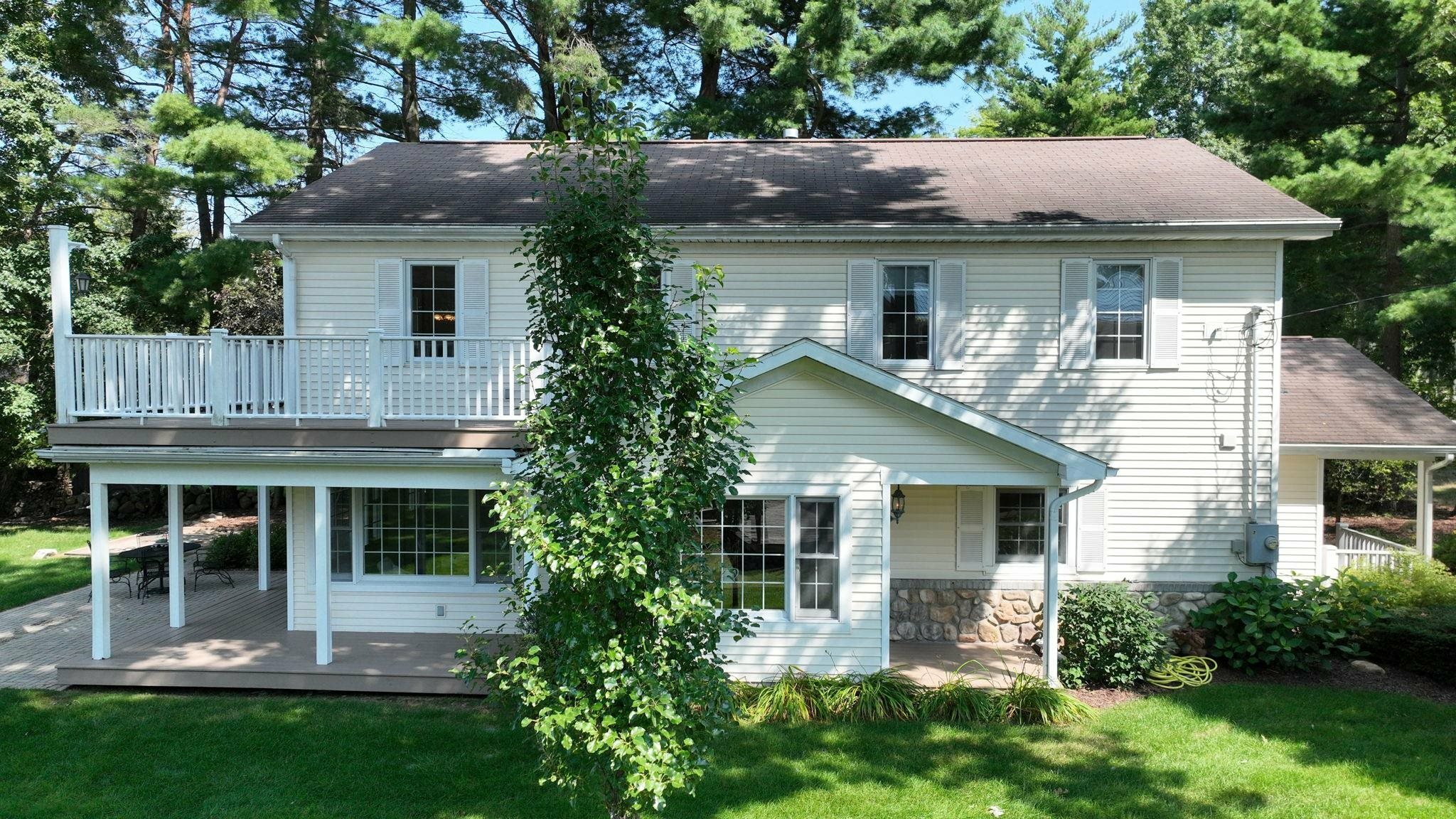 Property Photo:  7 E Lakeshore  MI 48628 