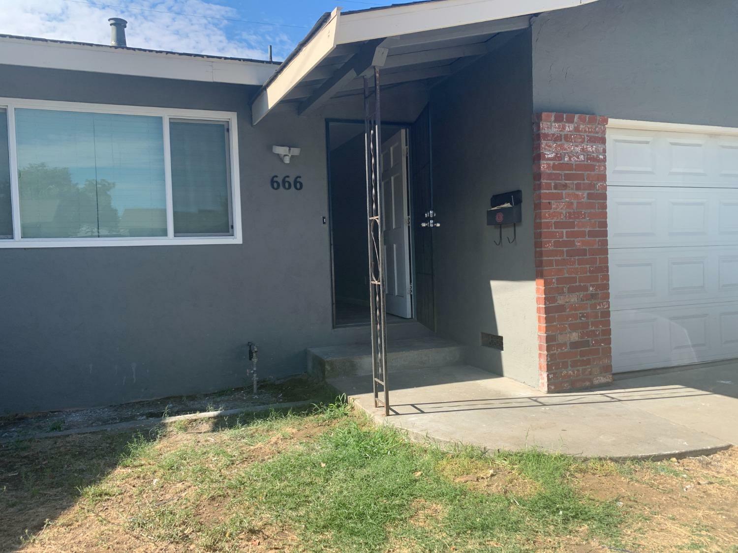 Property Photo:  666 Kings Lane  CA 95336 