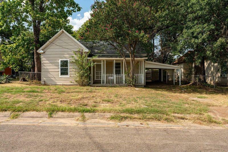 Property Photo:  1716 Maple Avenue  TX 75460 