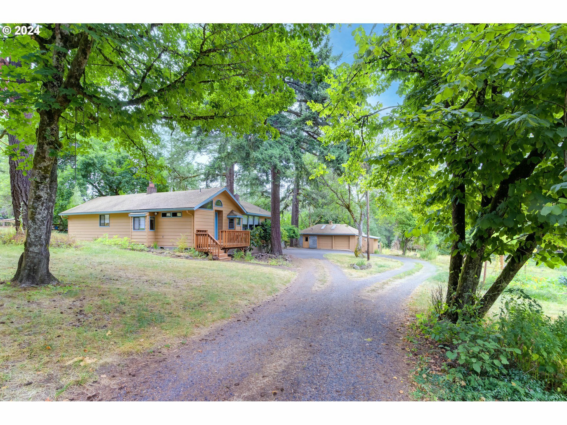 Property Photo:  3601 SE Woodburn Rd  WA 98671 