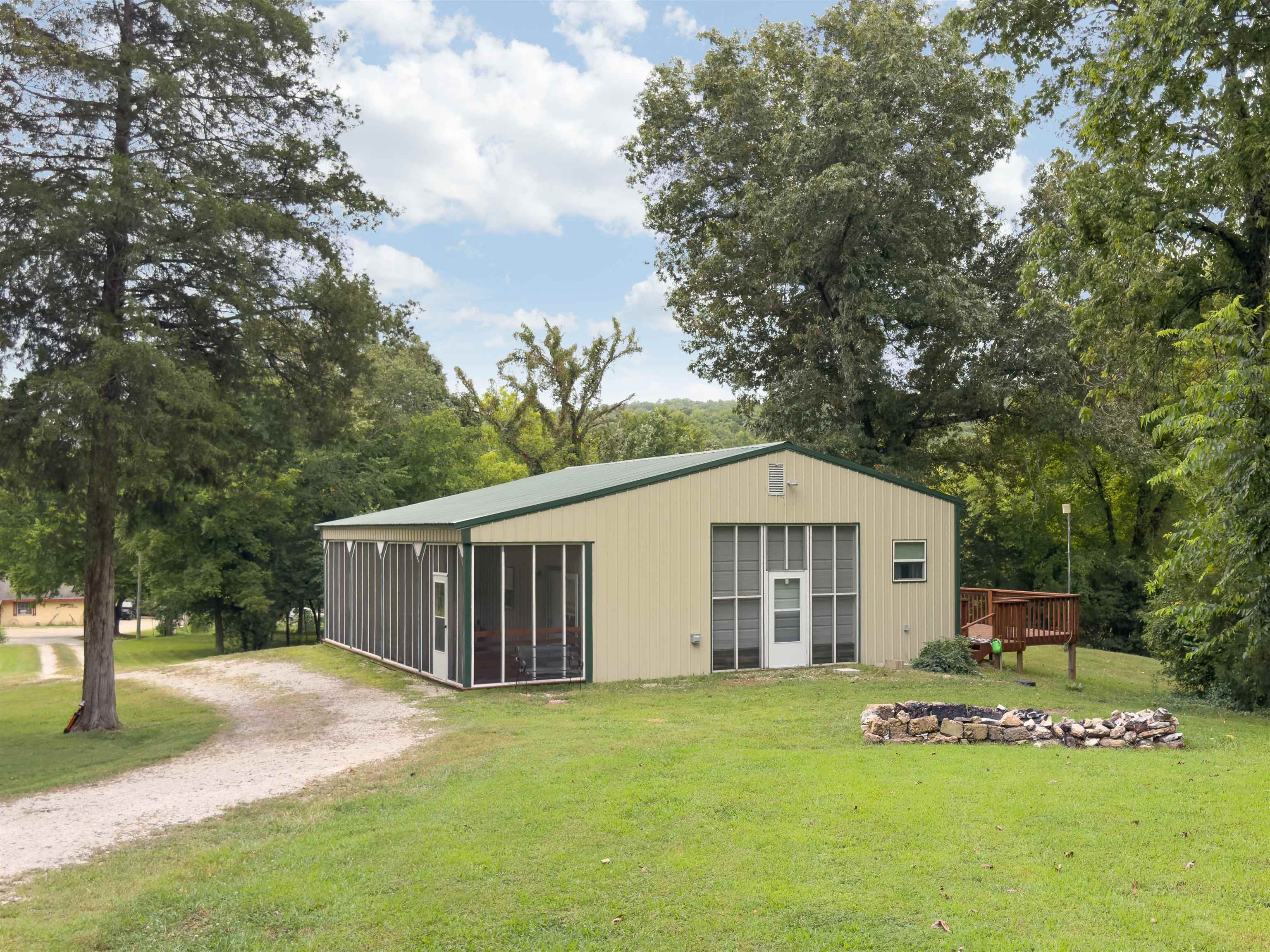 Property Photo: 163 E River Road AR 72542
