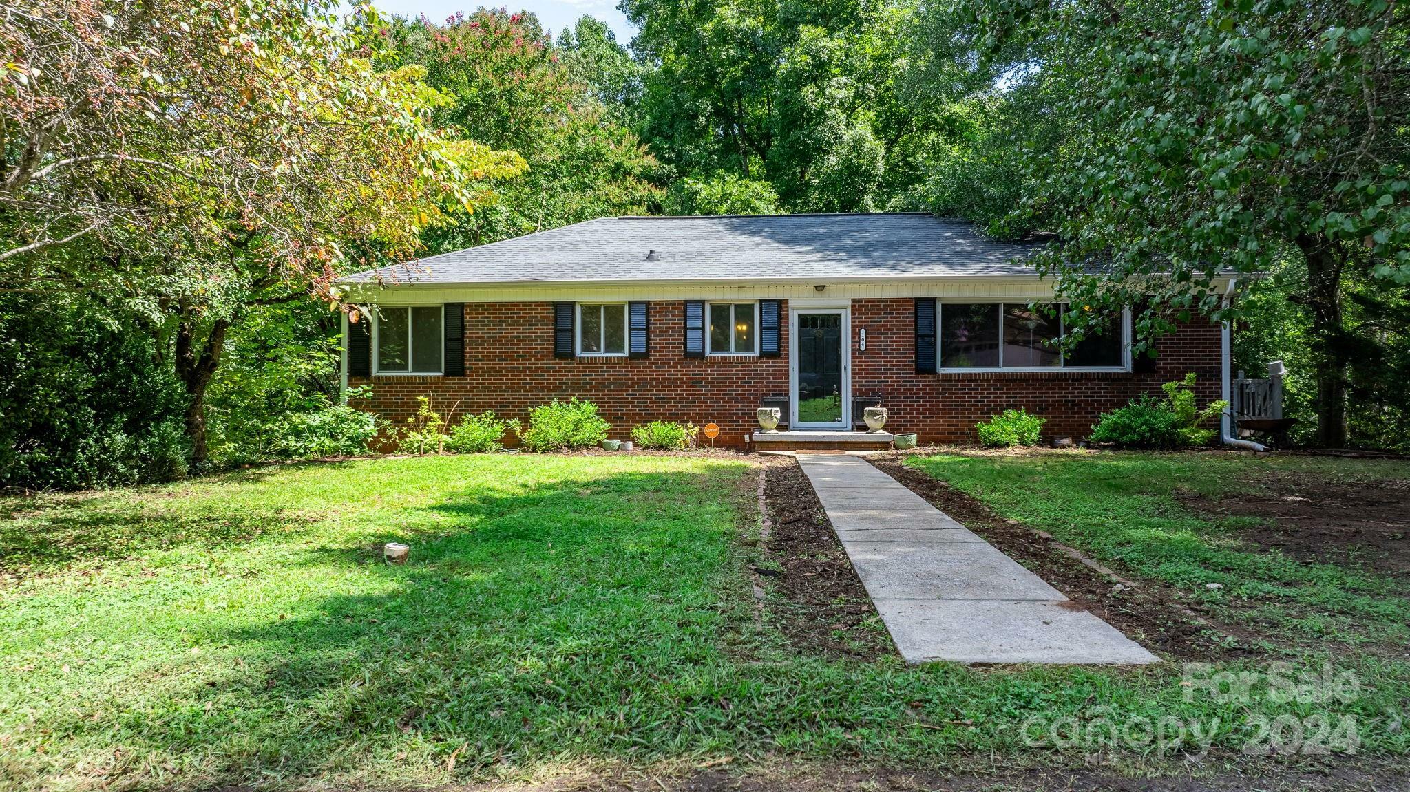 Property Photo:  104 30th Avenue NW  NC 28601 