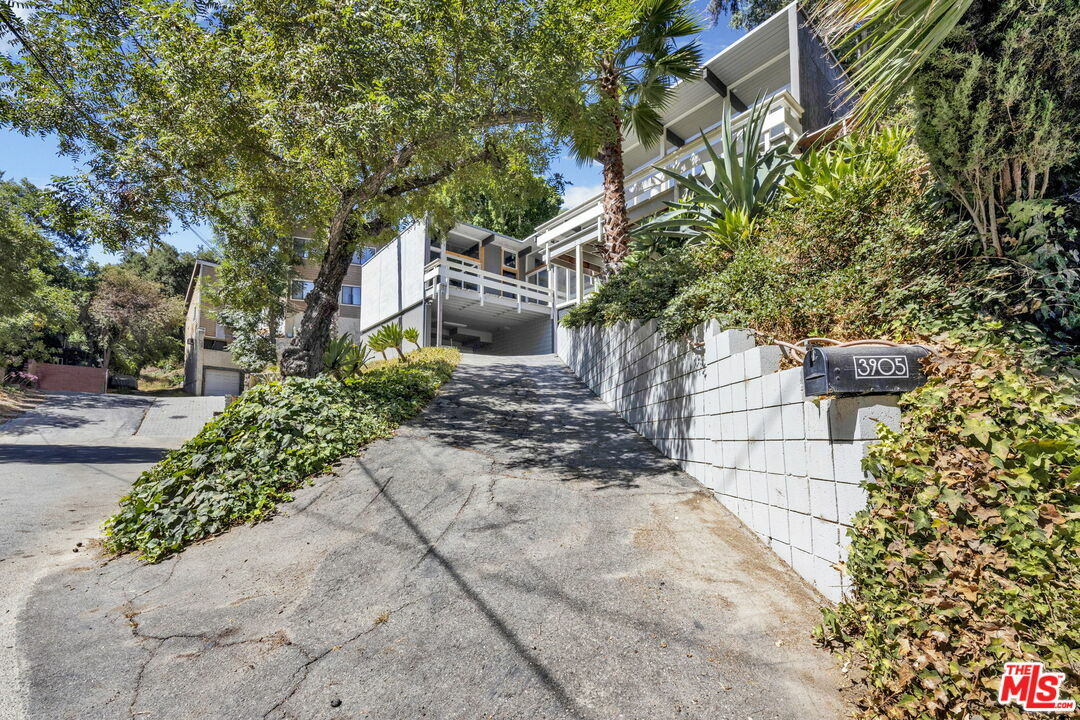 Property Photo:  3905   Pacheco Dr  CA 91403 