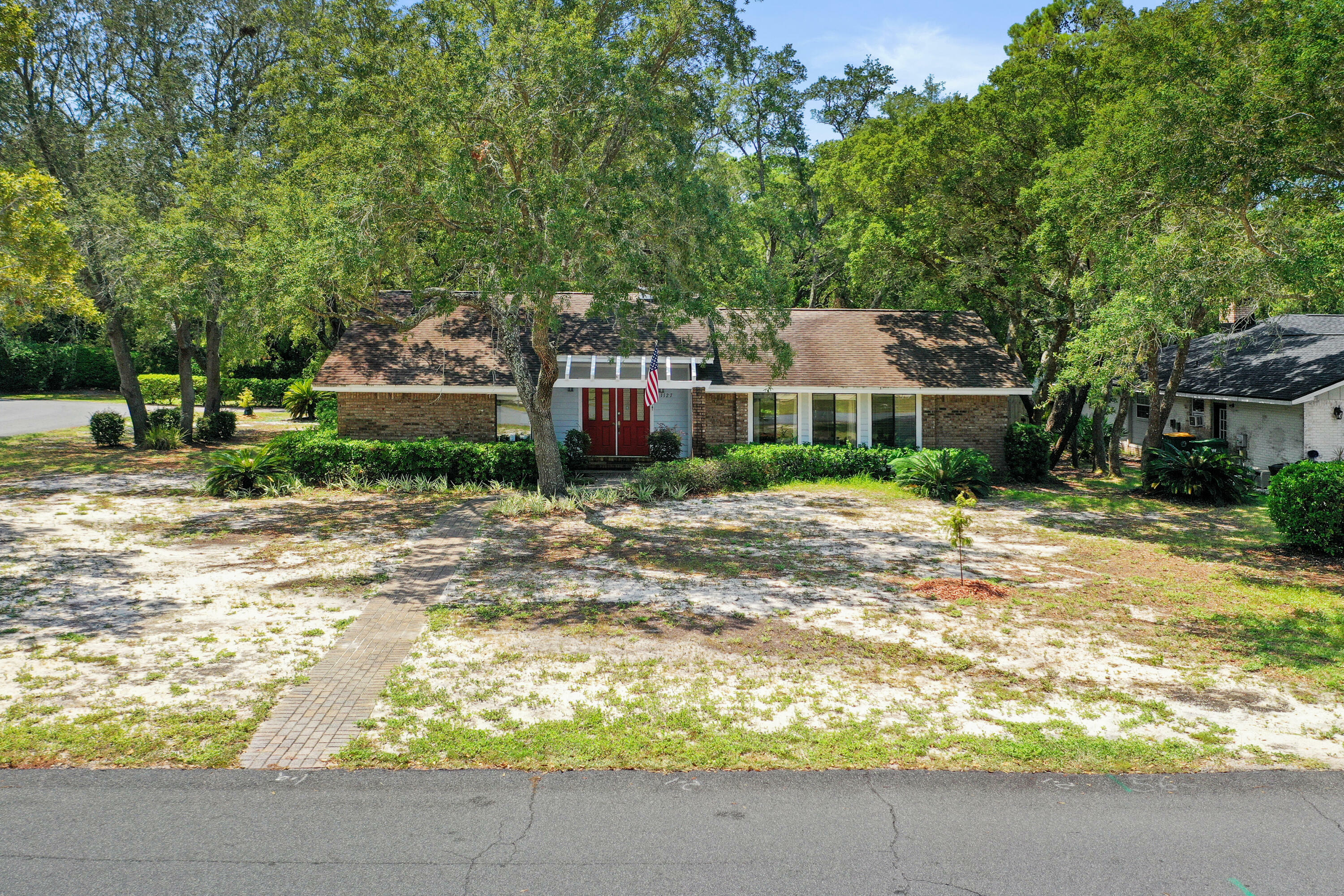 Property Photo:  1127 Muirfield Way  FL 32578 