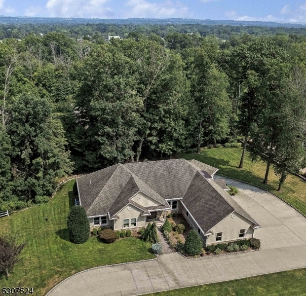 Property Photo: 5 Buckingham Rd NJ 07035