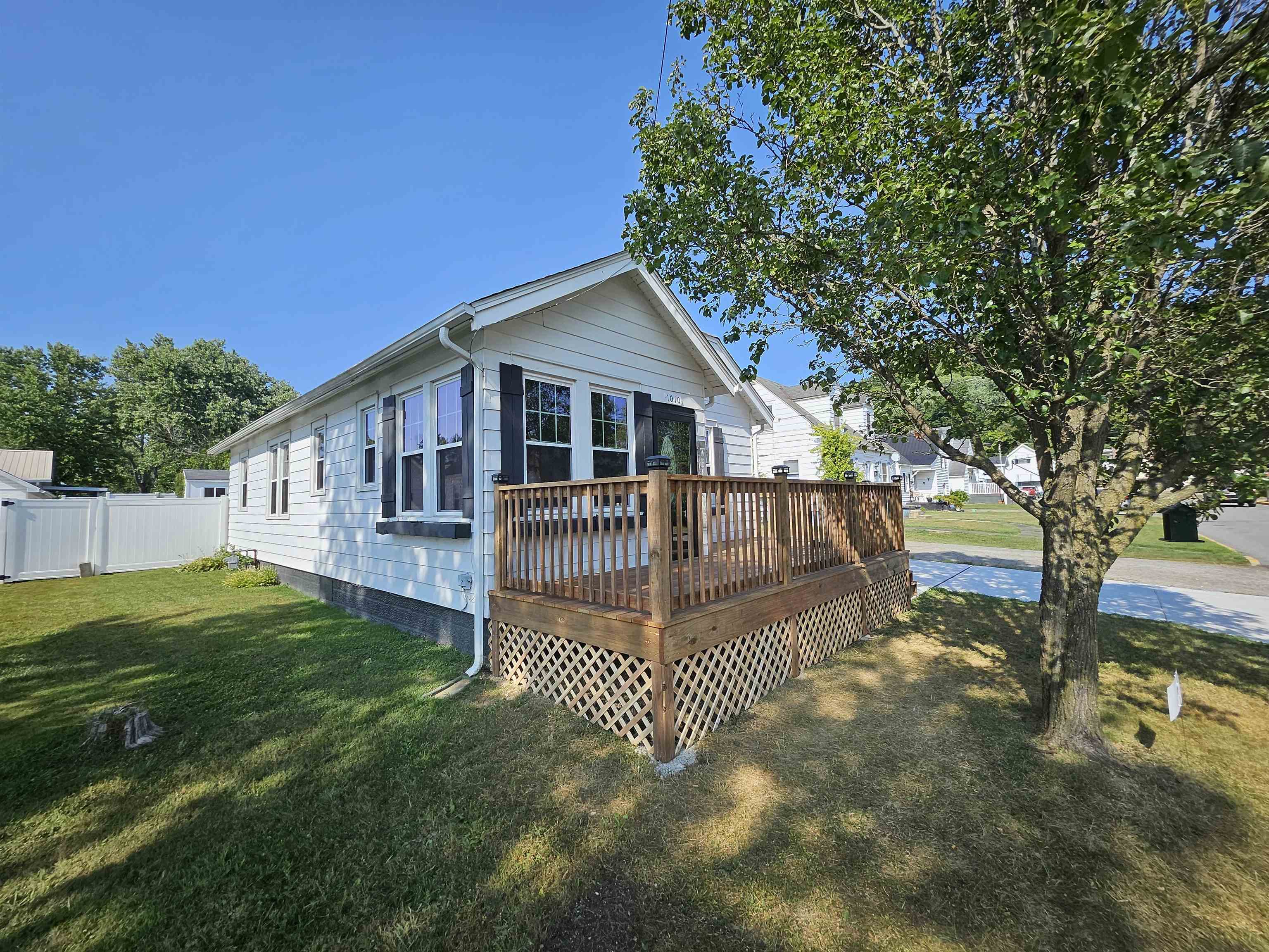 Property Photo:  1010 Lee Street  WV 25504 