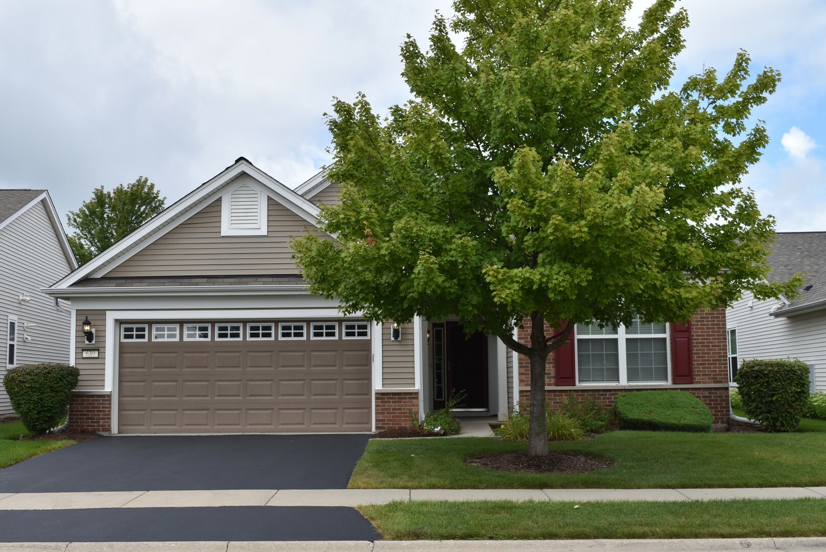 Property Photo:  639 Flag Drive  IL 60404 