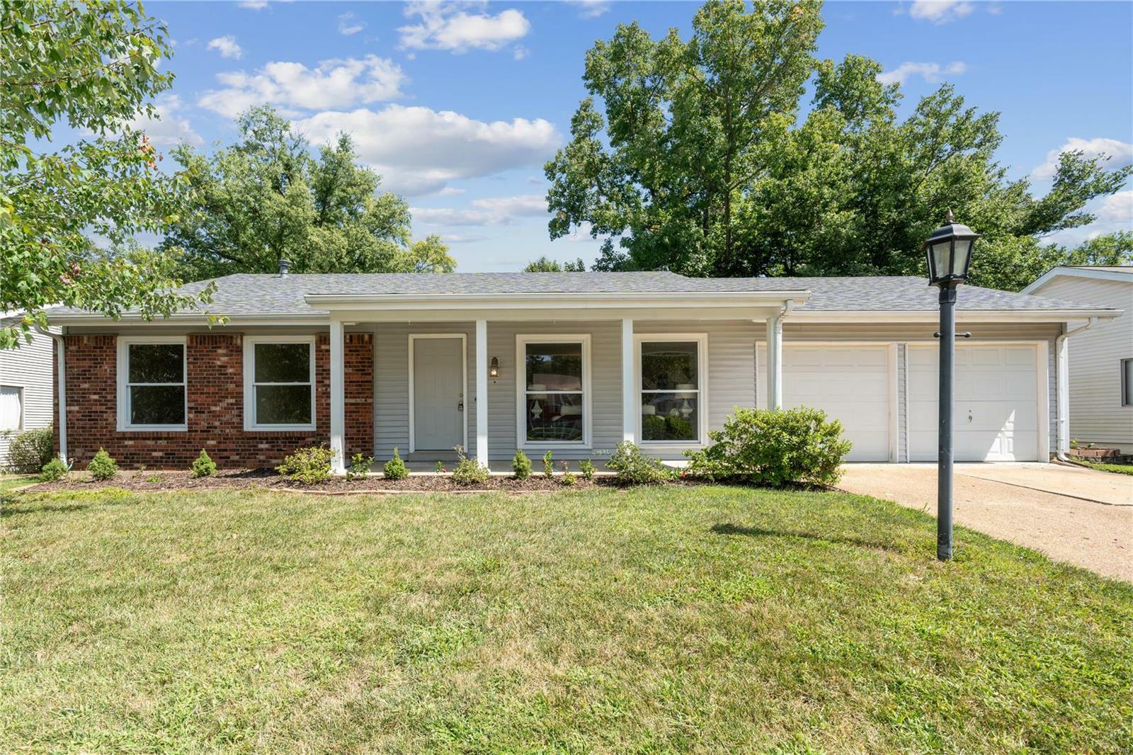 Property Photo:  858 La Bonne Parkway  MO 63021 