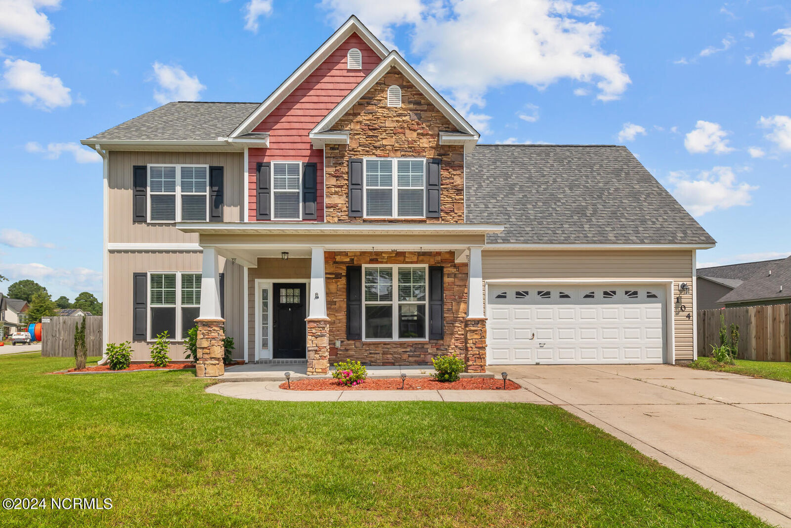 Property Photo:  104 Stonecroft Lane  NC 28546 