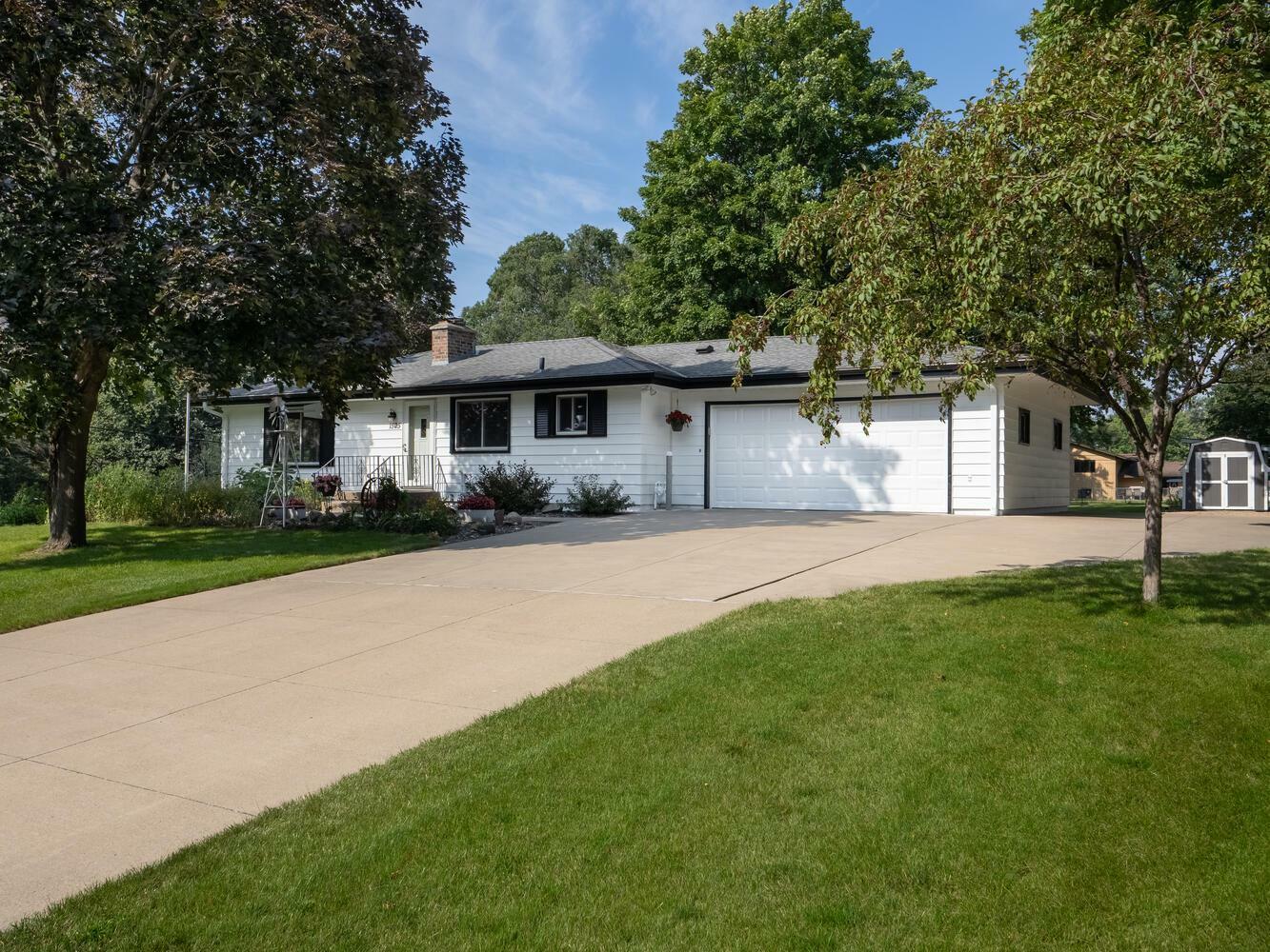 Property Photo:  1525 Fountain Lane N  MN 55447 