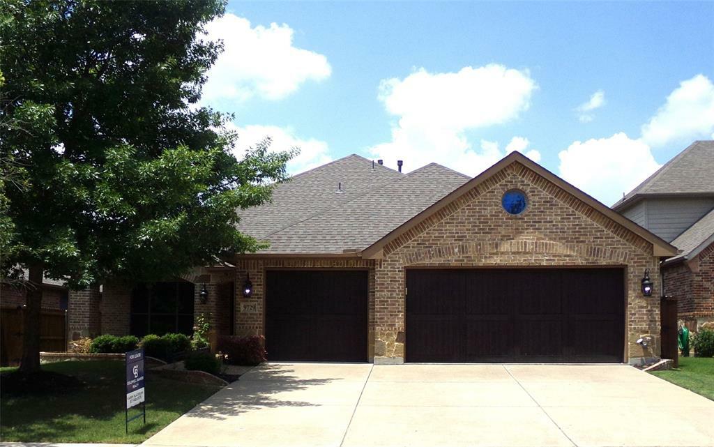 Property Photo: 9729 Ben Hogan Lane TX 76244