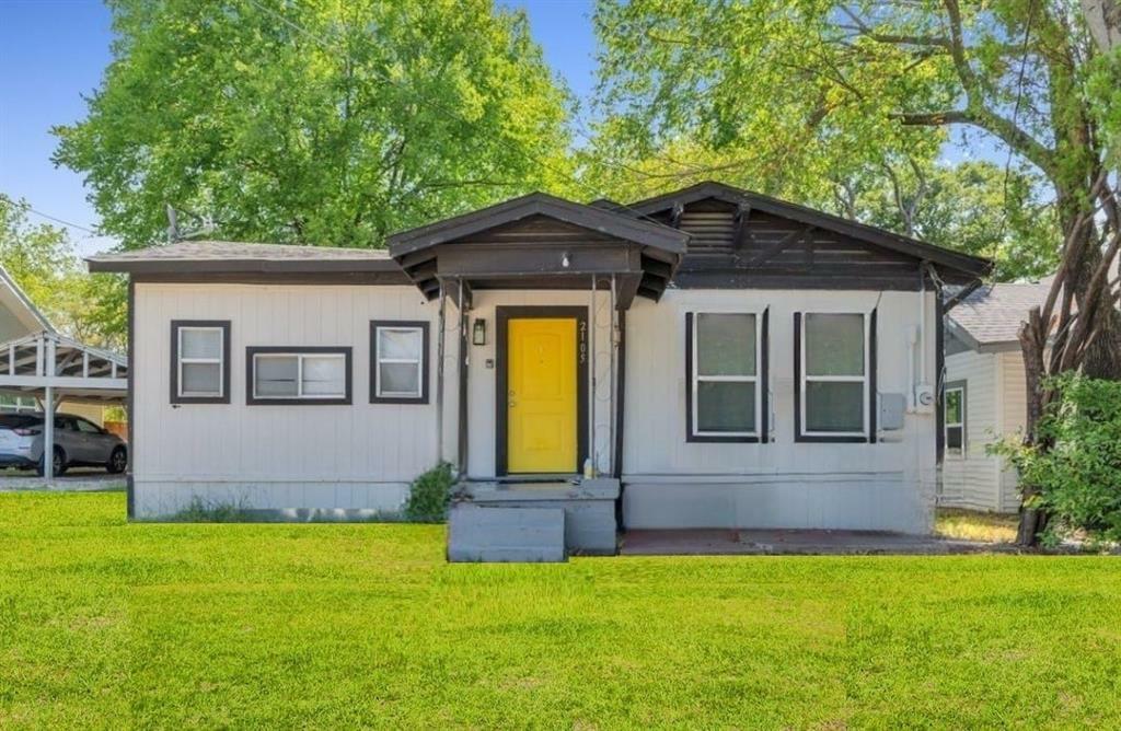 Property Photo:  2105 Walnut Street  TX 75401 