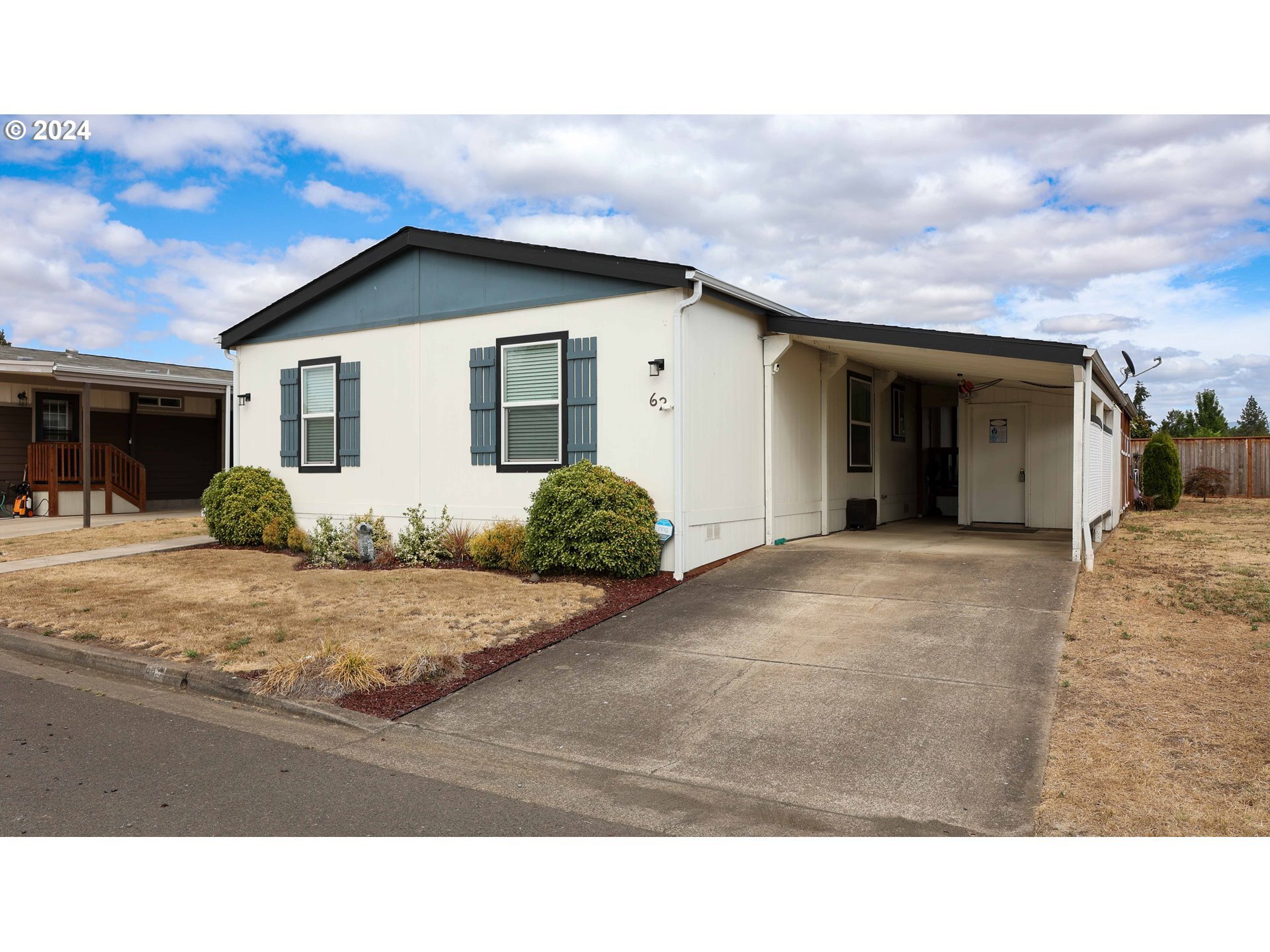 Property Photo: 310 Pitney Ln 62 OR 97448
