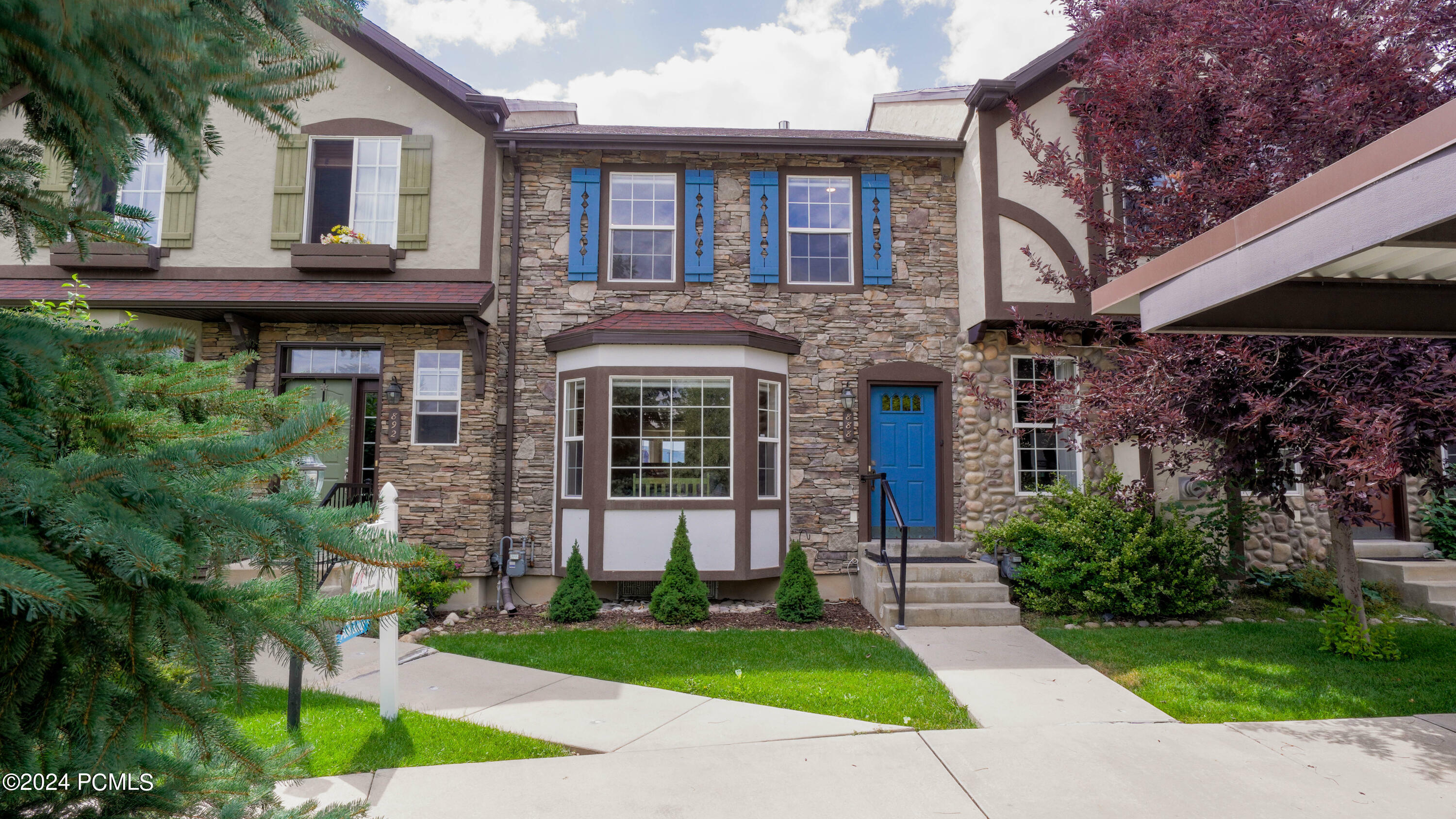Property Photo: 888 E Hamlet Cir. S UT 84049