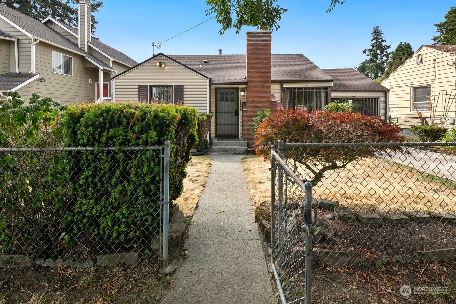 Property Photo:  4423 S Willow St  WA 98118 