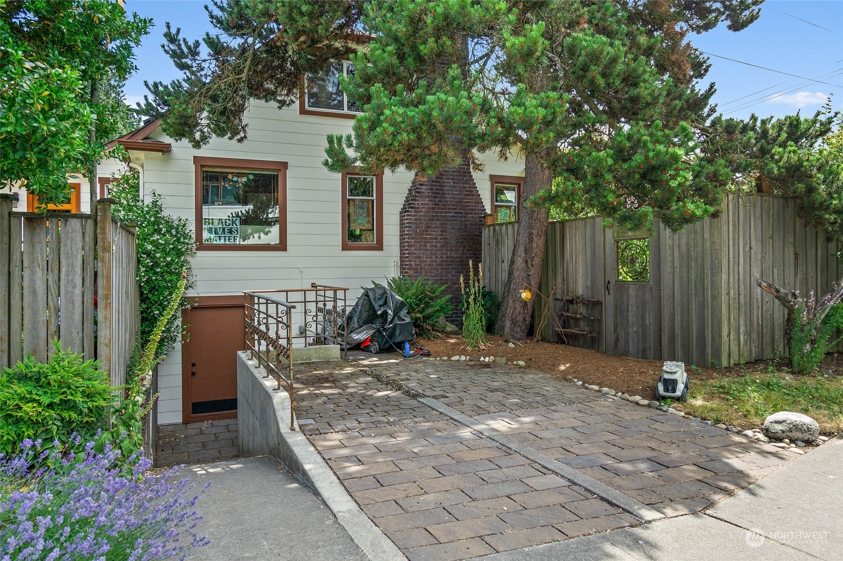 Property Photo:  10556 3rd Avenue NW Lower  WA 98177 