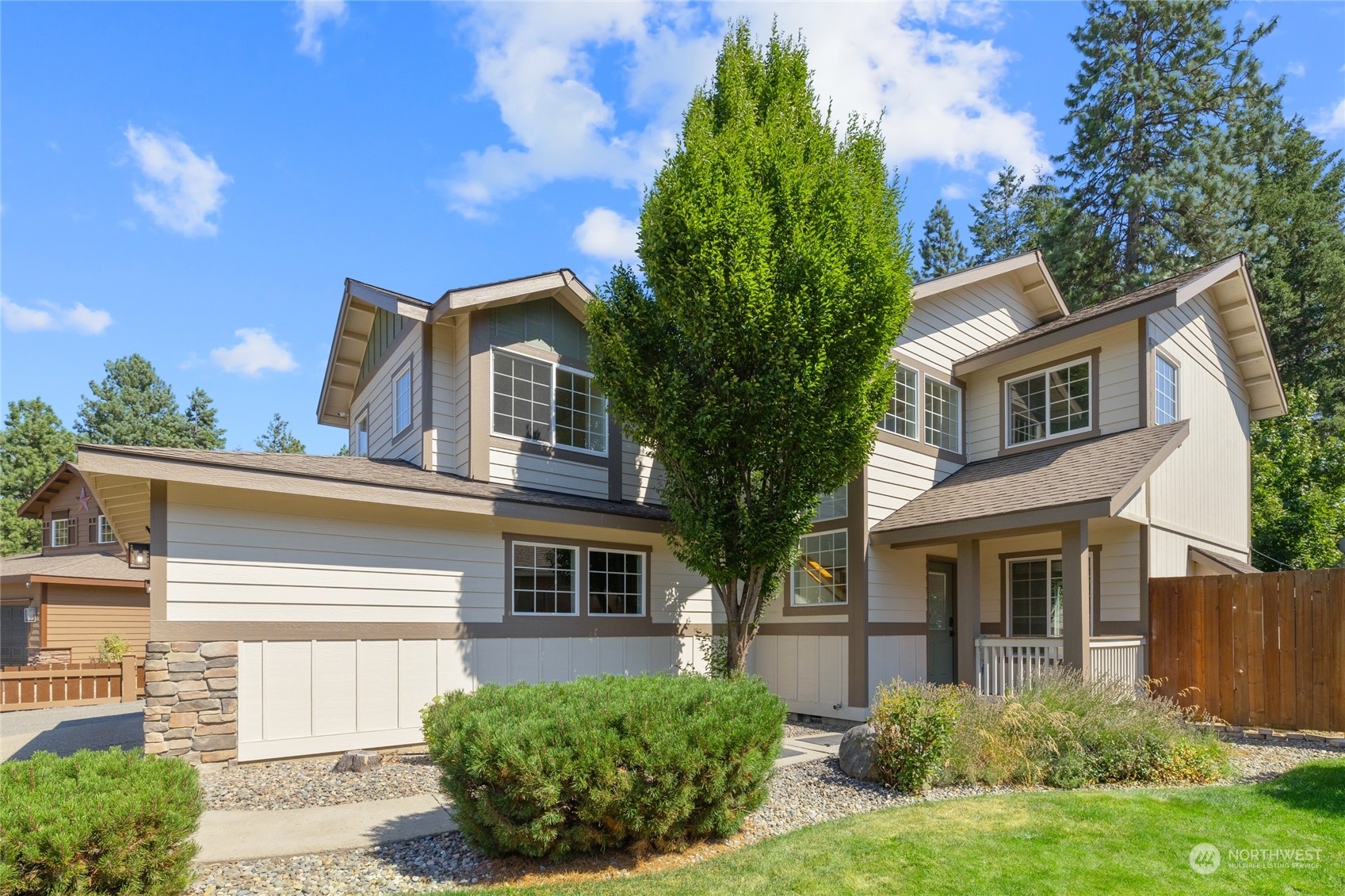 Property Photo:  1002  Denny Avenue  WA 98922 