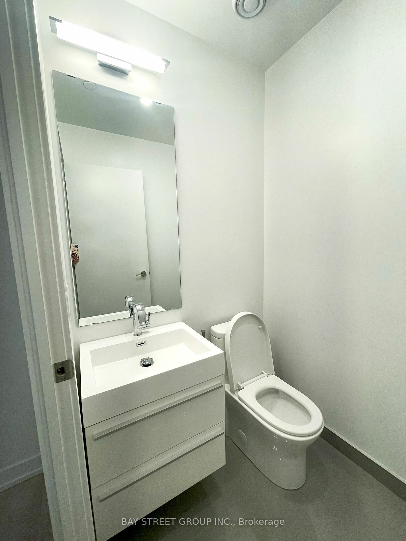 Property Photo:  39 Roehampton Ave 401  ON M4P 0G1 