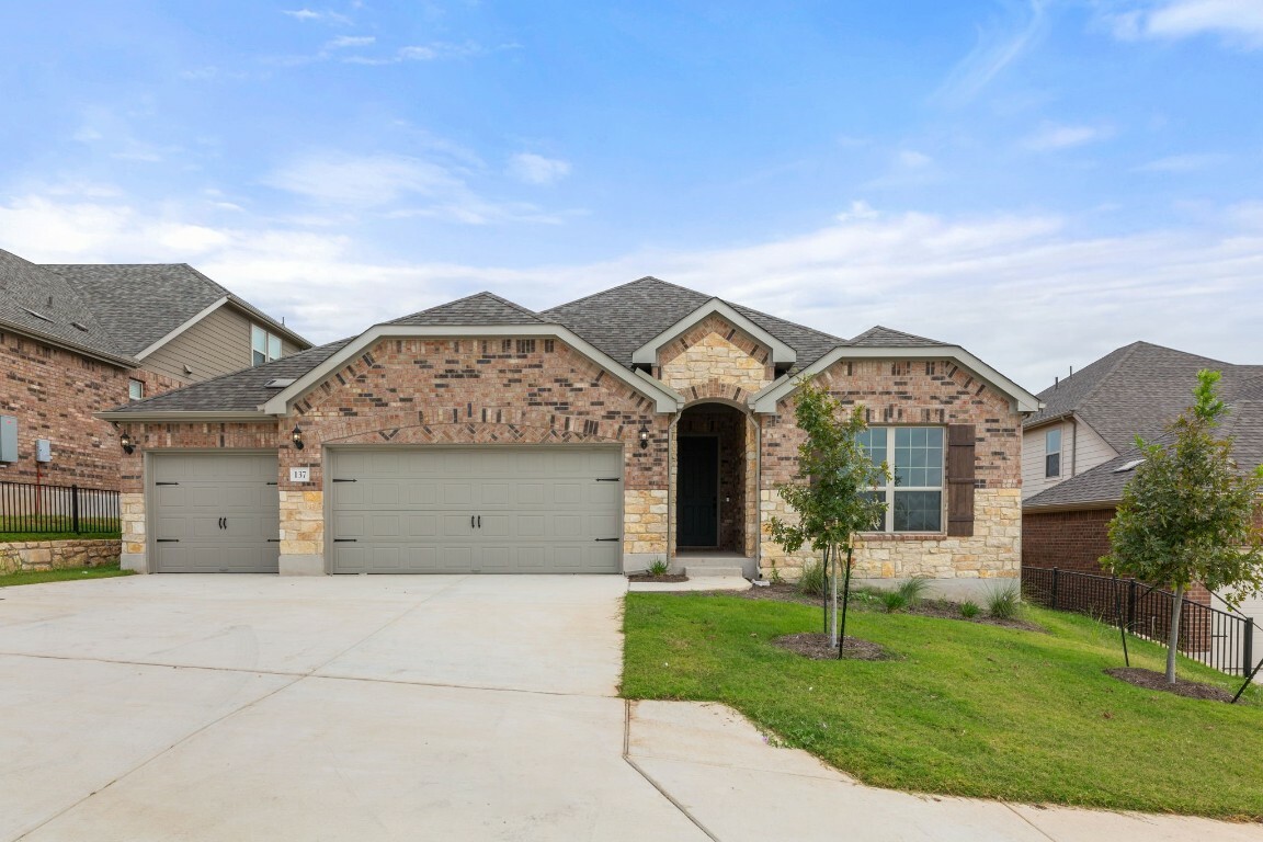 Property Photo: 137 Elm Ridge Way TX 78628