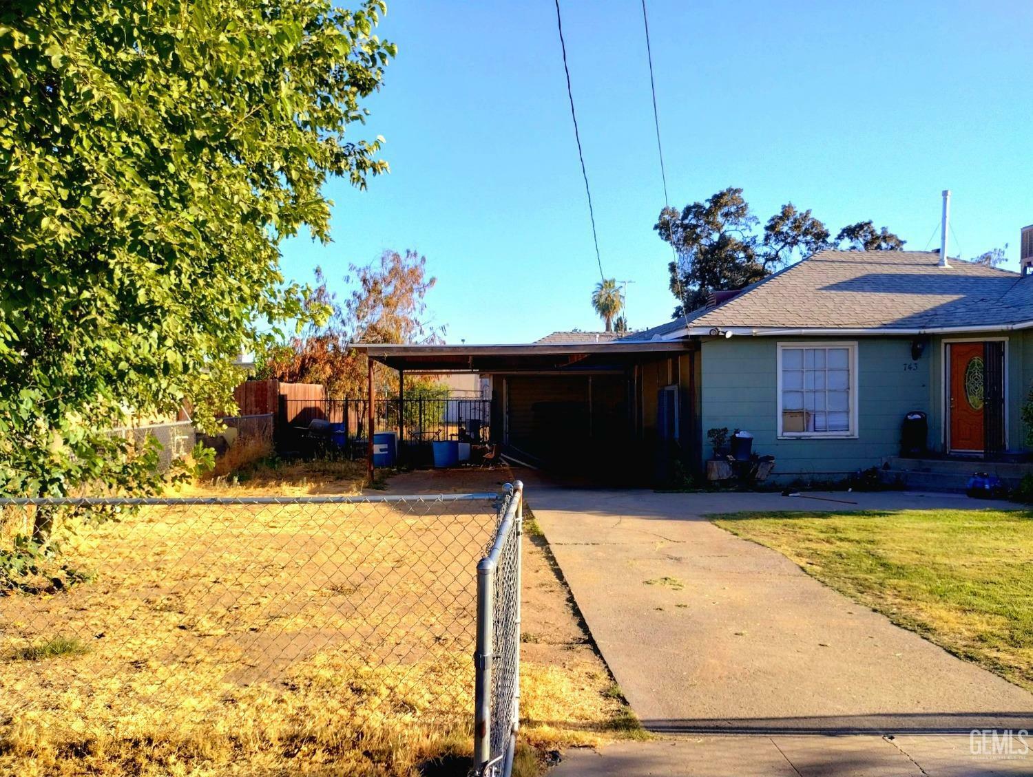 Property Photo:  743 W Kern Avenue  CA 93274 