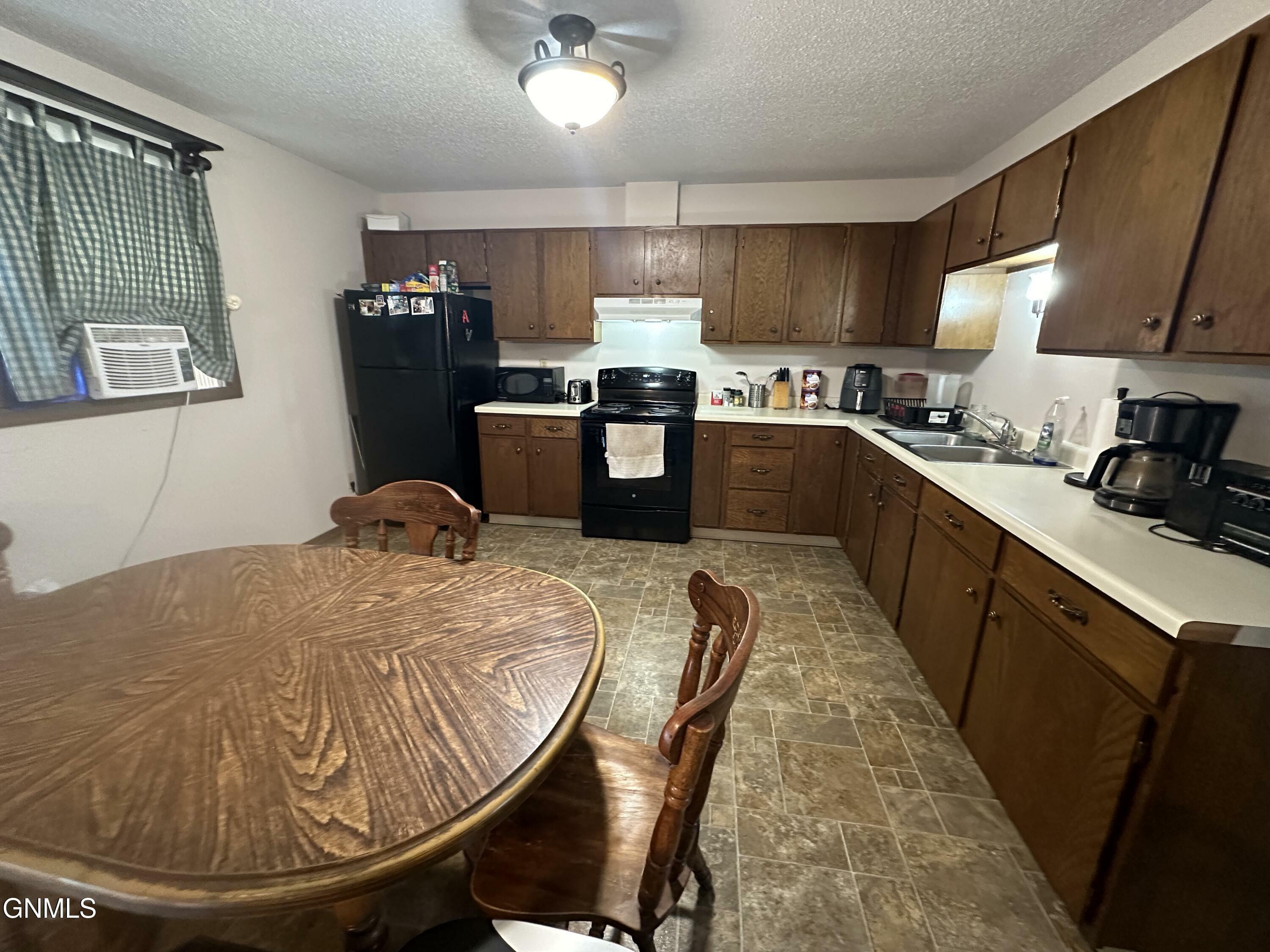 Property Photo:  1431 9th Avenue NE  ND 58401 