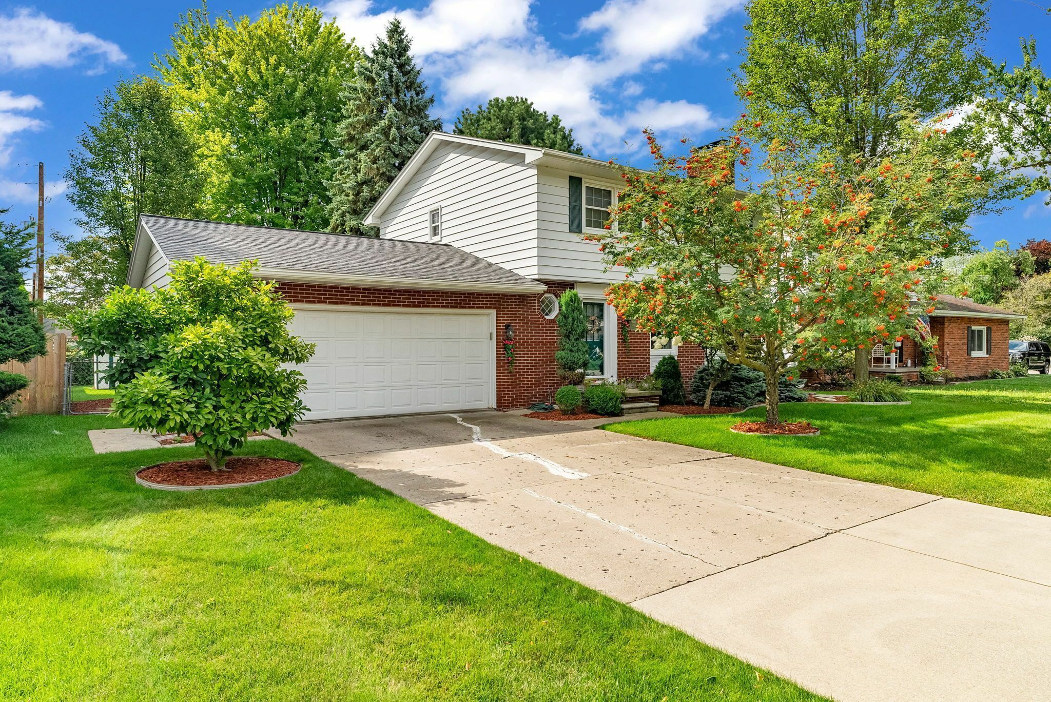 Property Photo:  1822 Kennelworth Drive  MI 48060 1935 