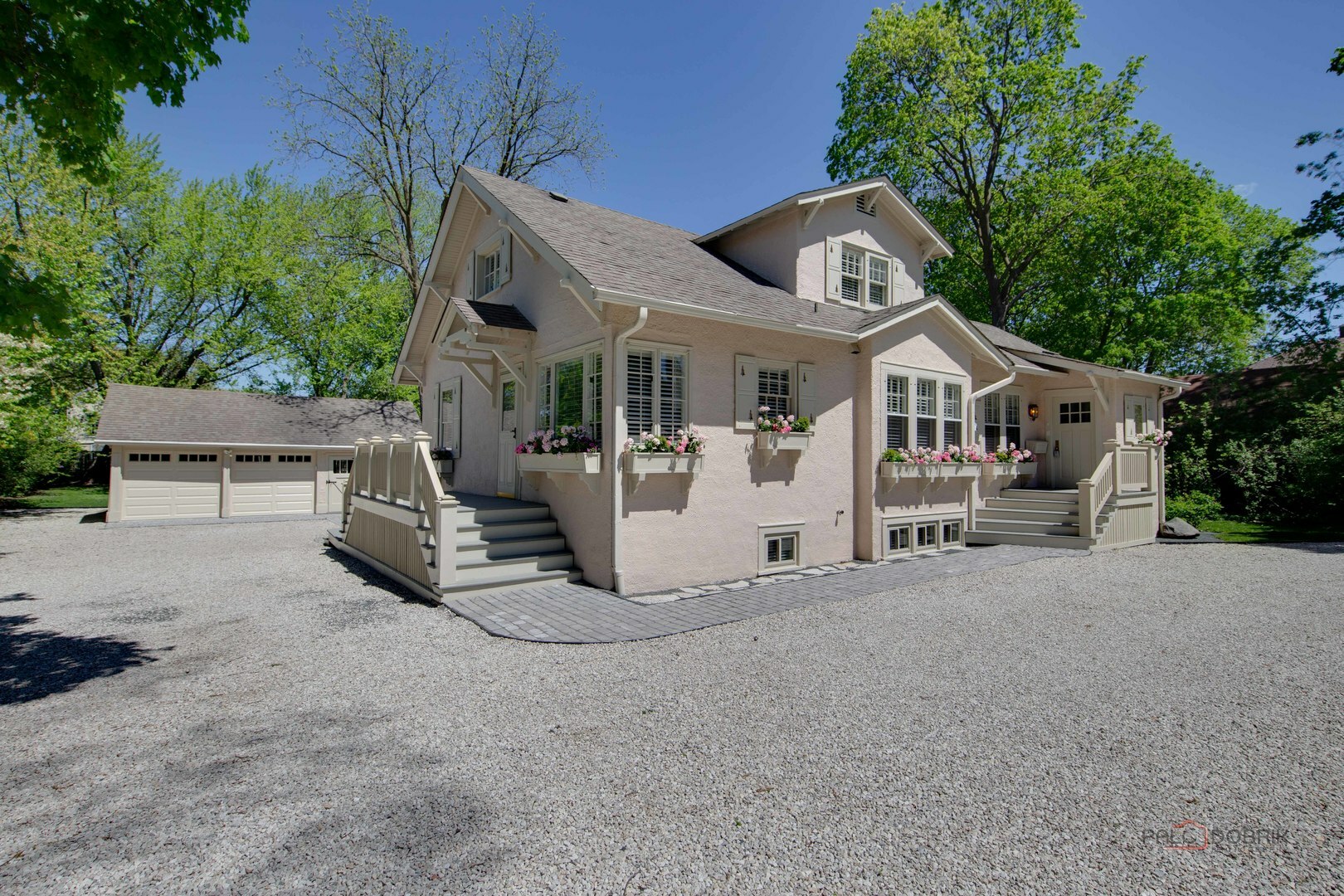 Property Photo:  314 W Russell Street  IL 60010 