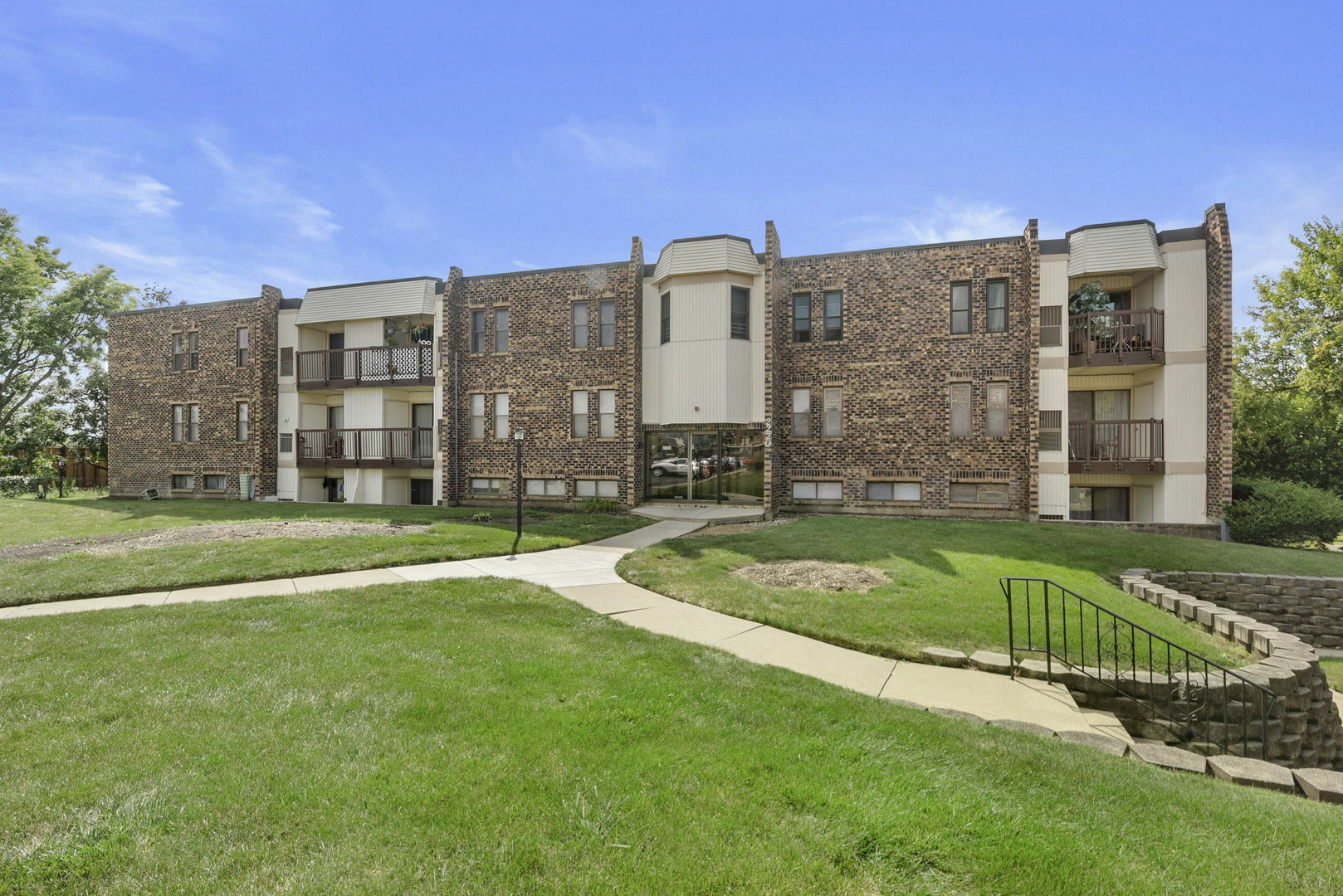 Property Photo: 2220 Country Club Drive 14 IL 60517
