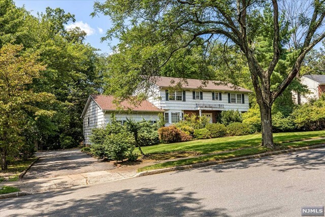 Property Photo:  10 Flanders Drive  NJ 07058 