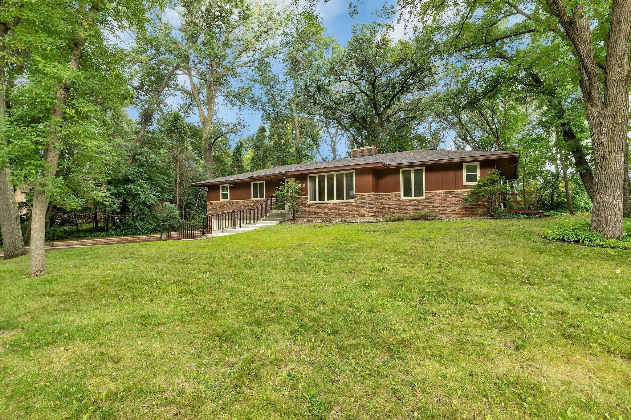 Property Photo:  2510 14 1/2 Avenue SE  MN 56304 