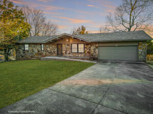 Property Photo:  1737 Cottonwood Court  AR 72601 