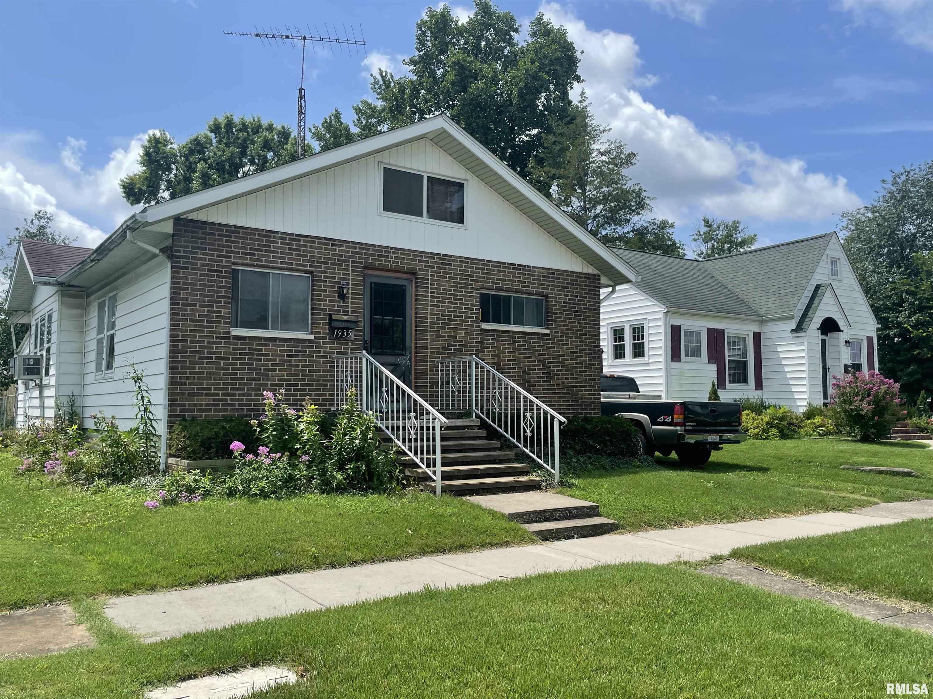 Property Photo: 1935 Logan Street IL 62966