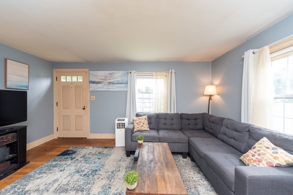 Property Photo:  10 Inwood Road  MA 01501 