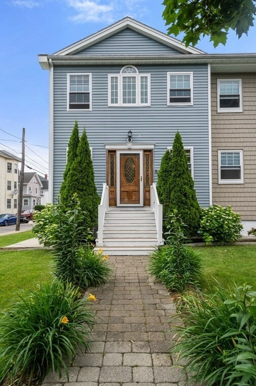 Property Photo:  104 Crescent St 1  MA 02453 