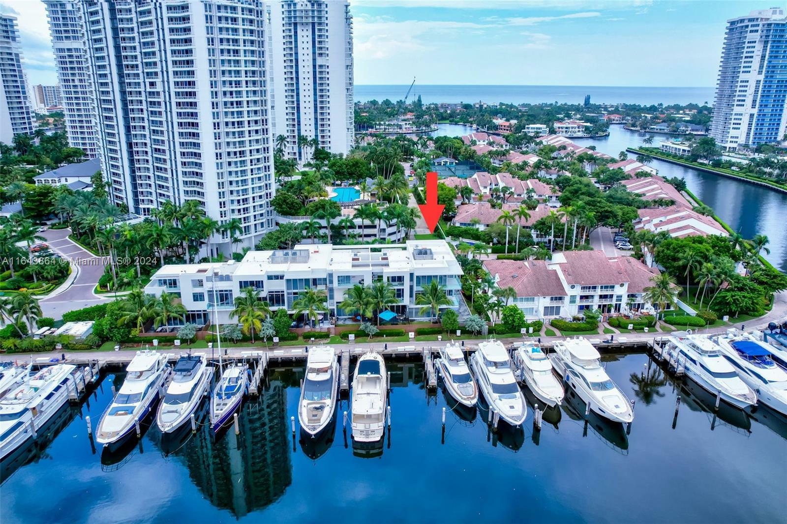 Property Photo:  3750 Yacht Club Dr Th1  FL 33180 