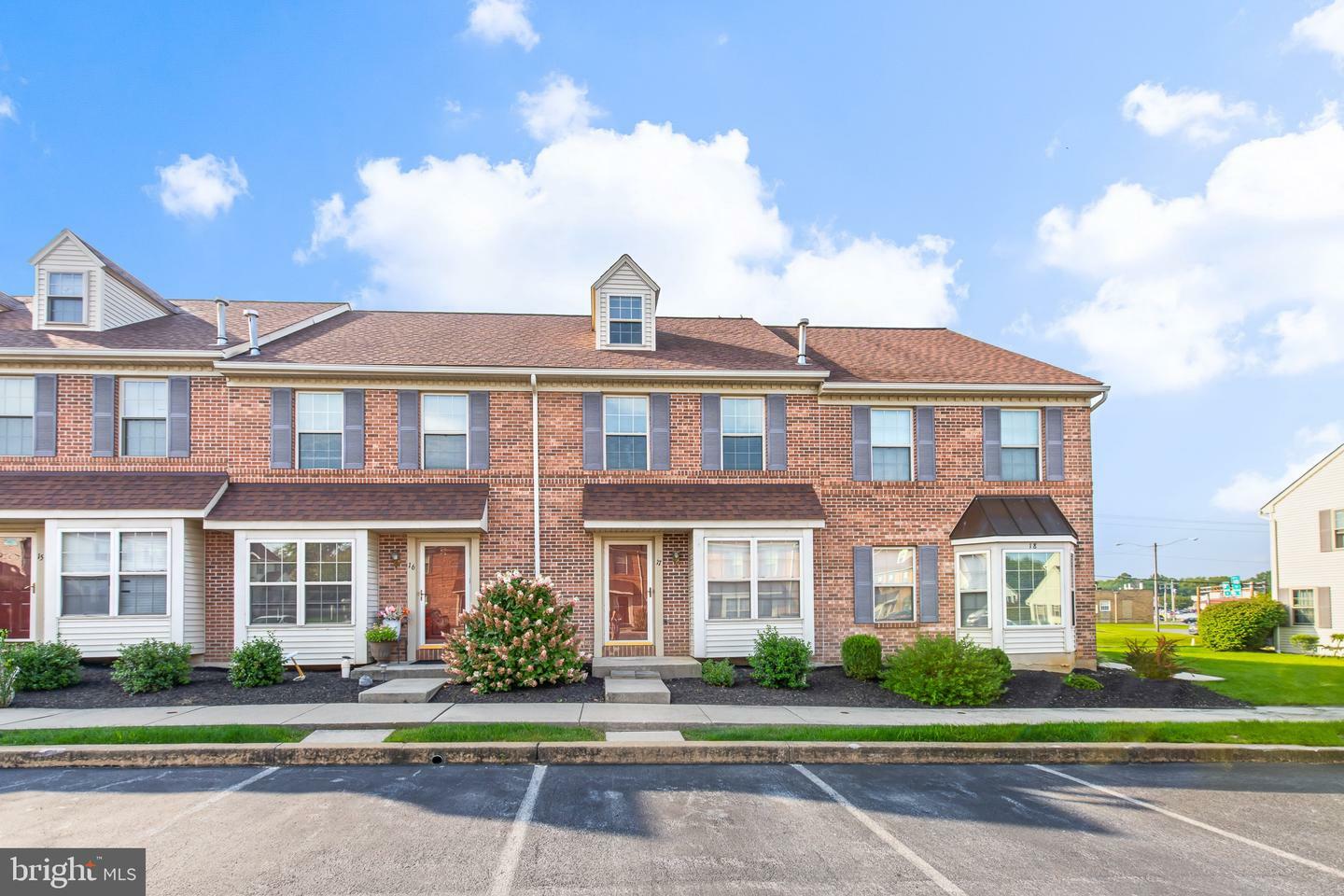 Property Photo: 17 Acorn Boulevard PA 17602