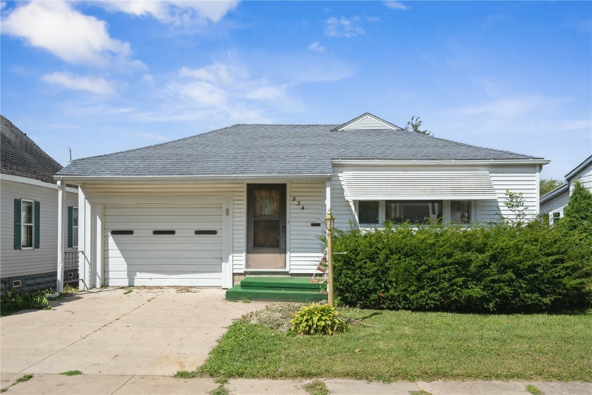 Property Photo:  534 4th Avenue SE  IA 50662 