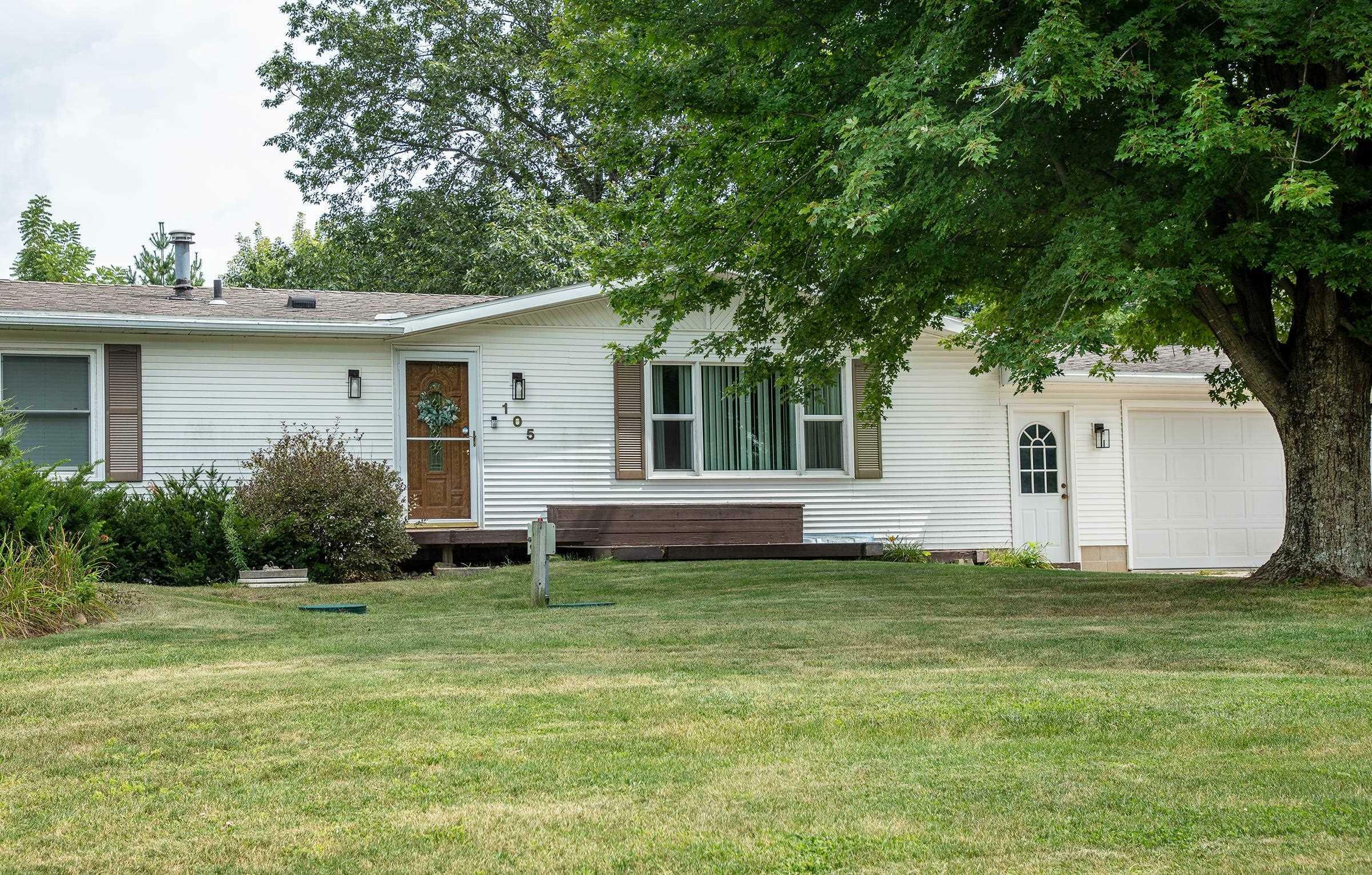 Property Photo:  105 Fairholm Dr  IA 50677 