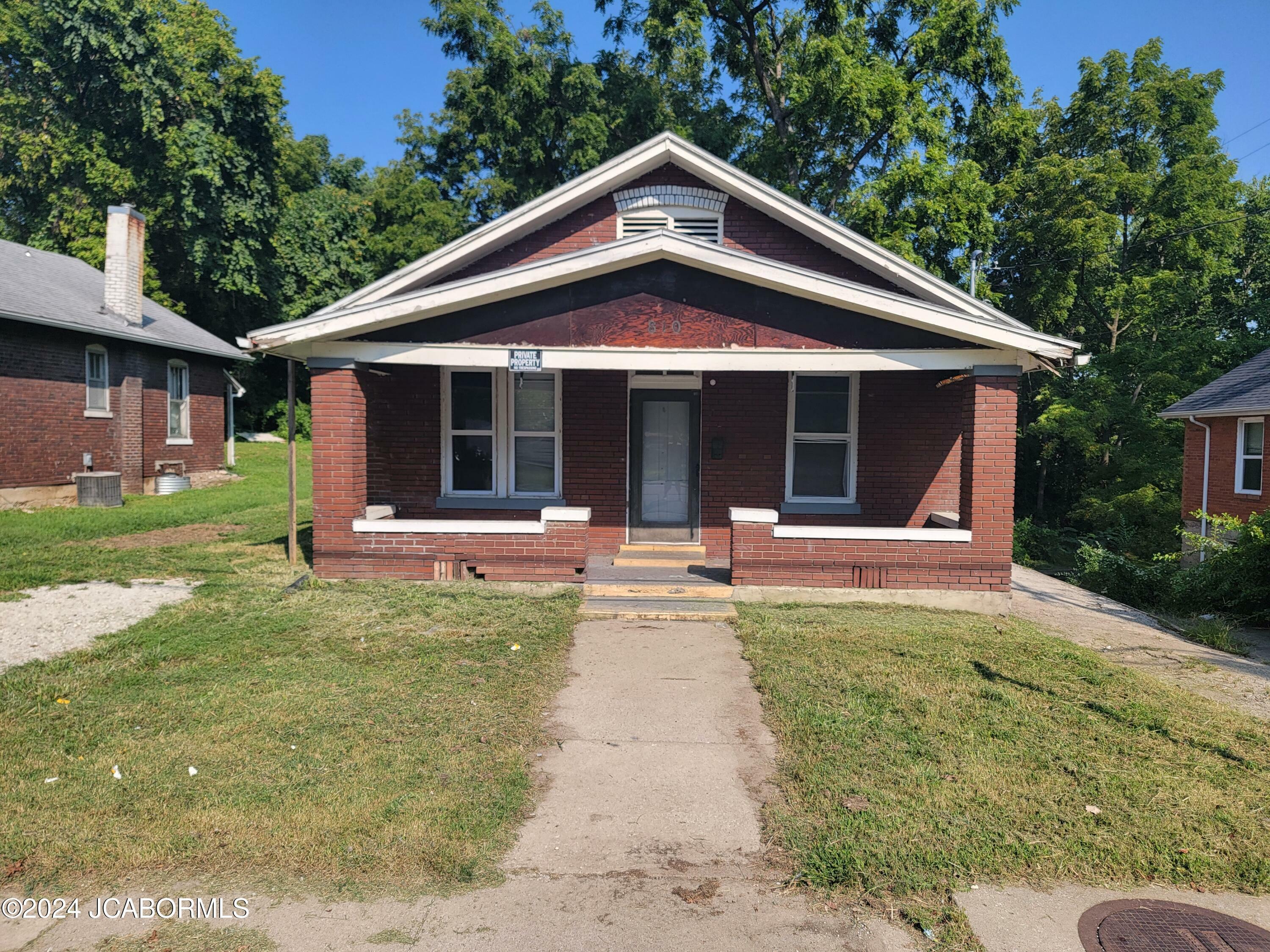 Property Photo:  810 Monroe Street  MO 65101 