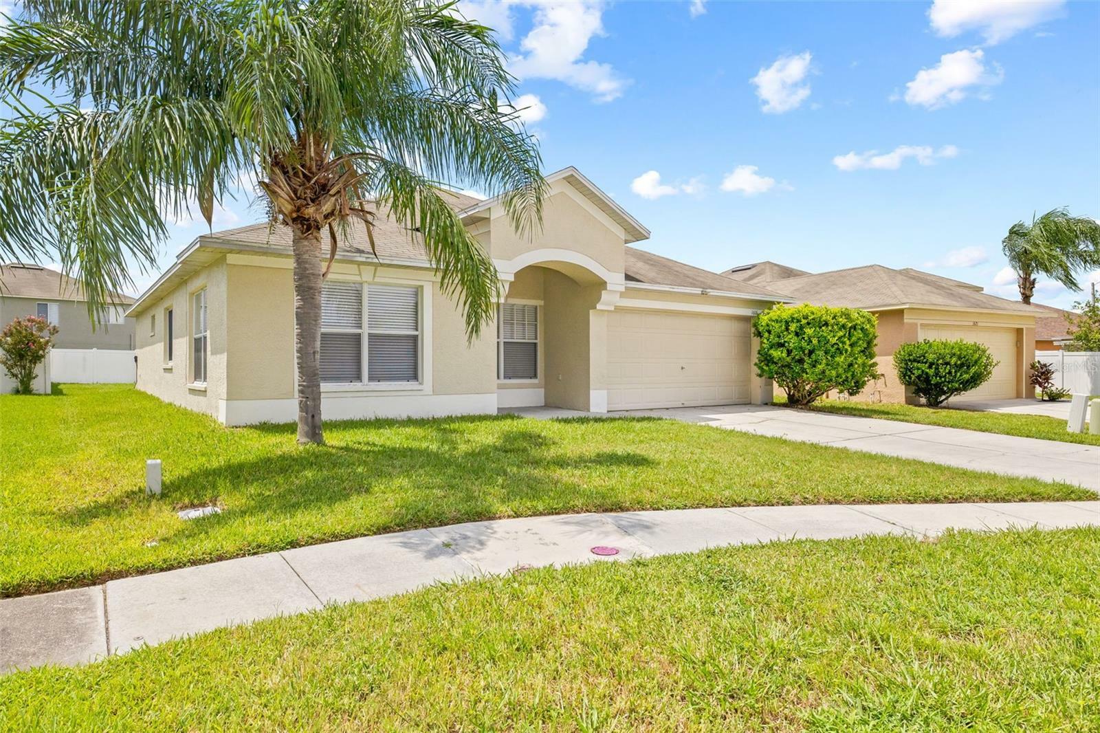 Property Photo:  1615 Ladywell Court  FL 33544 