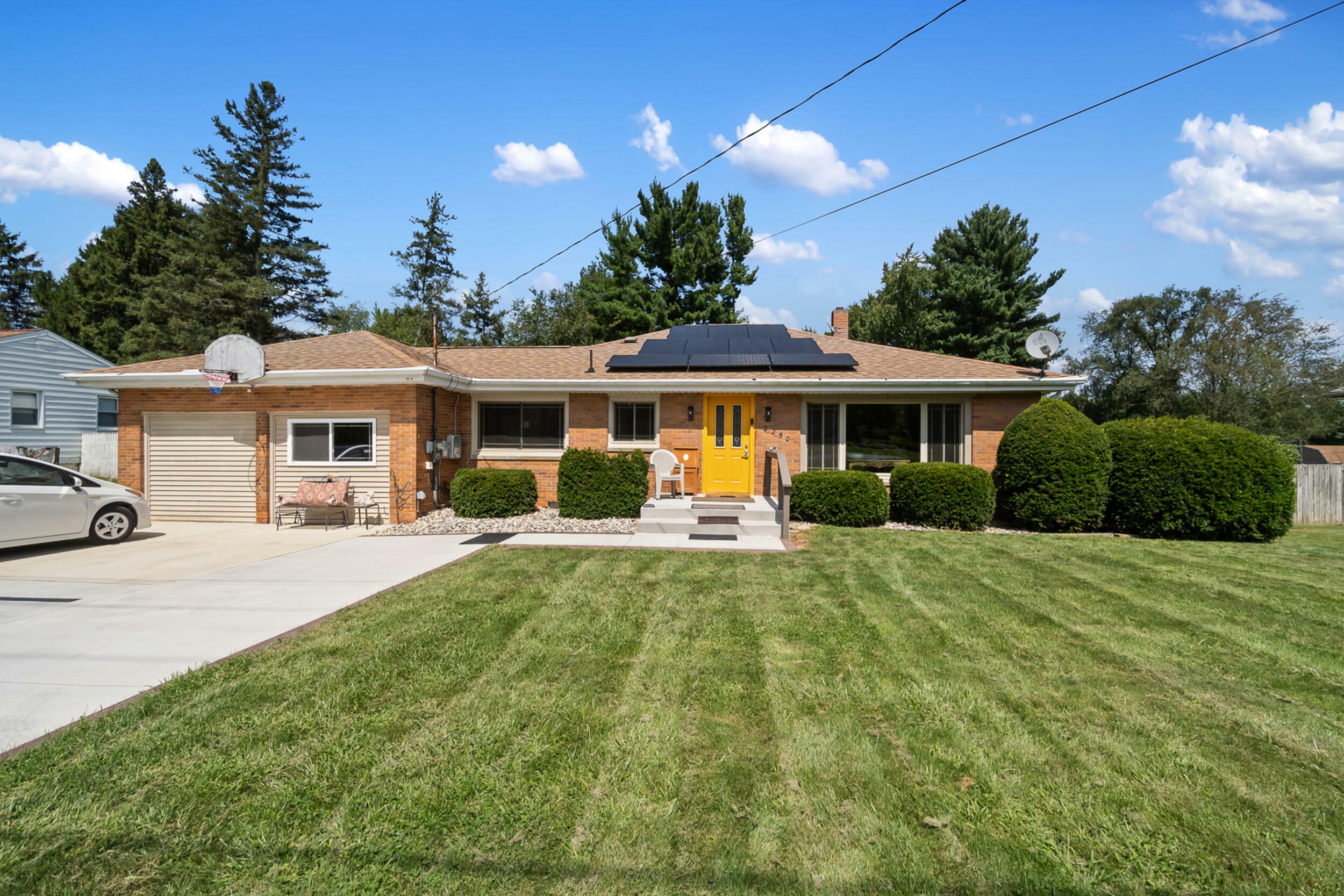 Property Photo:  2250 Saines Manor Drive  MI 49201 