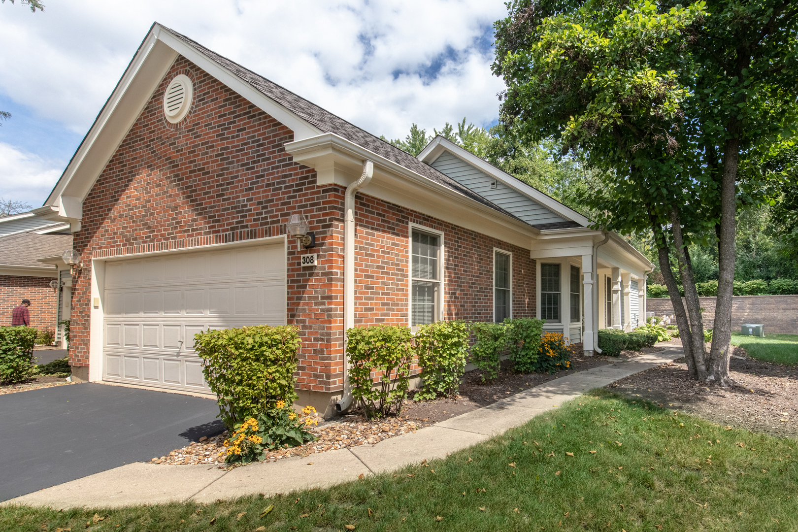 Property Photo:  308 Spring Creek Circle  IL 60173 